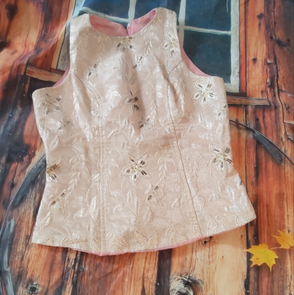 Top shiny with beads. - Picture 2 of 3